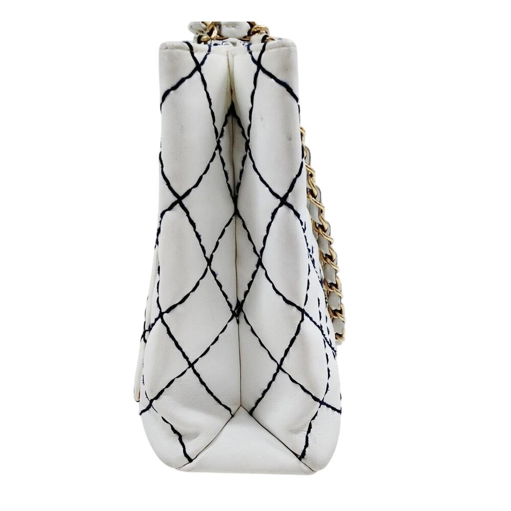 Chanel 1861 White & Navy Blue Diamond Stitch Shoulder Tote - Picture 4 of 16